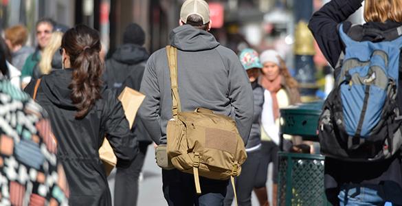 HELIKON Taška cez rameno Urban Courier, veľká cordura - adaptive green / coyote (TB-UCL-CD-1211A)