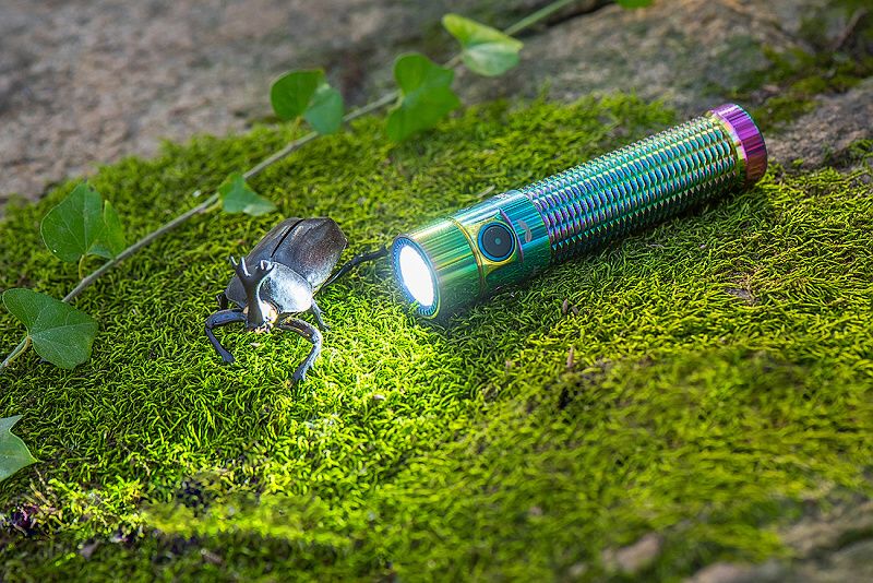 OLIGHT Svietidlo Warrior Mini 1500 lm limitovaná edicia - spring (OL622)