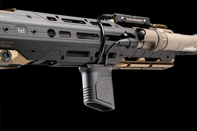 STRIKE INDUSTRIES Grip M-LOK Angled Vertical, short - fde