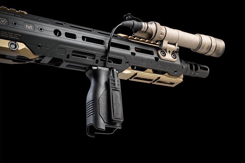 STRIKE INDUSTRIES Grip M-LOK Angled Vertical, long - fde