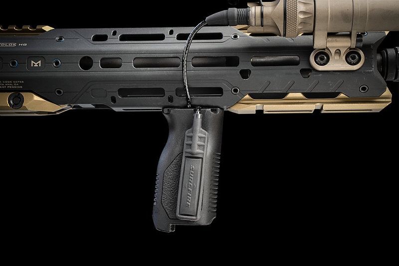 STRIKE INDUSTRIES Grip M-LOK Angled Vertical, long - fde