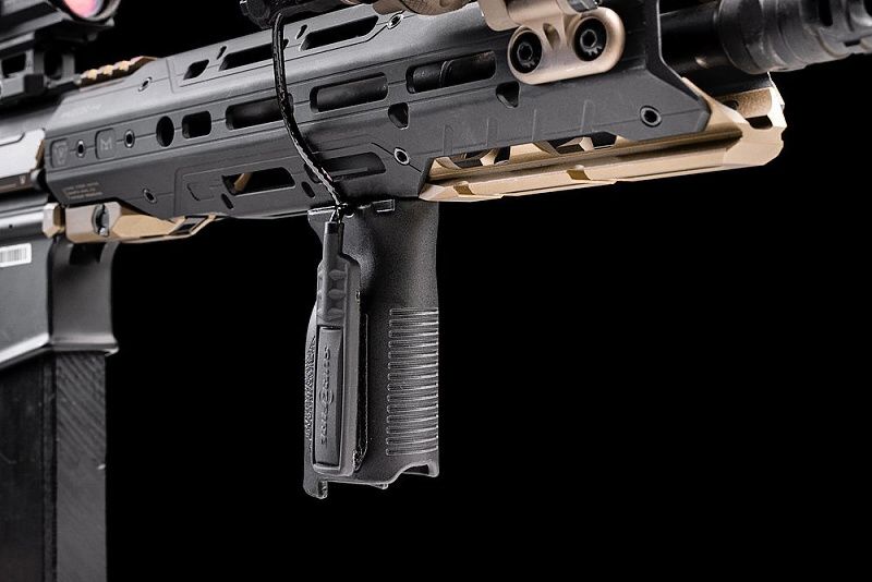 STRIKE INDUSTRIES Grip M-LOK Angled Vertical, long - fde