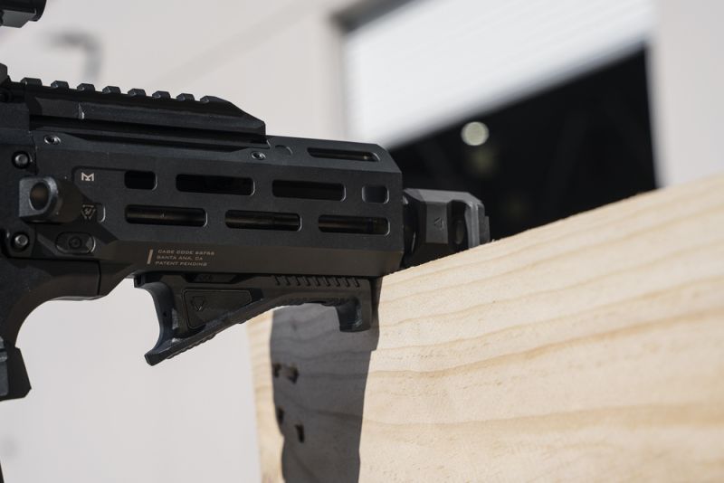 STRIKE INDUSTRIES Grip Link Cobra Fore M-LOK/KeyMod - black (SI-AR-CMS-CFG-BK)