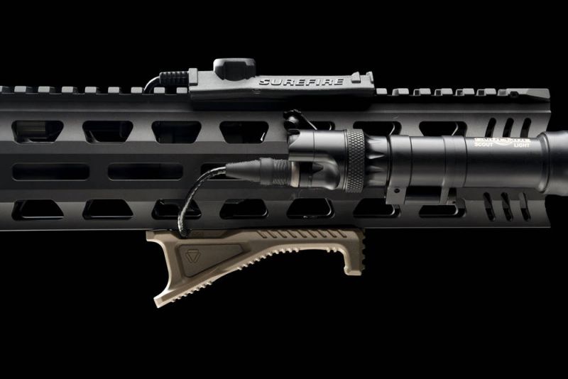 STRIKE INDUSTRIES Grip Link Cobra Fore M-LOK/KeyMod - black (SI-AR-CMS-CFG-BK)