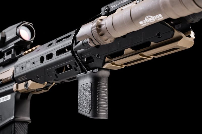 STRIKE INDUSTRIES Grip M-LOK Angled Vertical, short - black