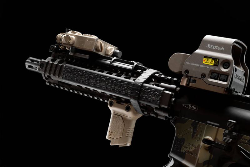 STRIKE INDUSTRIES Grip Picatinny Angled Vertical, short - black