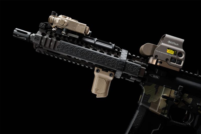 STRIKE INDUSTRIES Grip Picatinny Angled Vertical, short - black