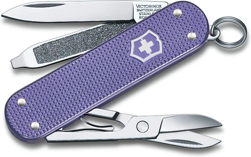 VICTORINOX Zatvárací nôž Classic SD Alox - electric lavender (0.6221.223G)