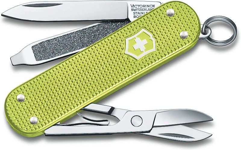 VICTORINOX Zatvárací nôž Classic SD Alox - lime twist (0.6221.241G)