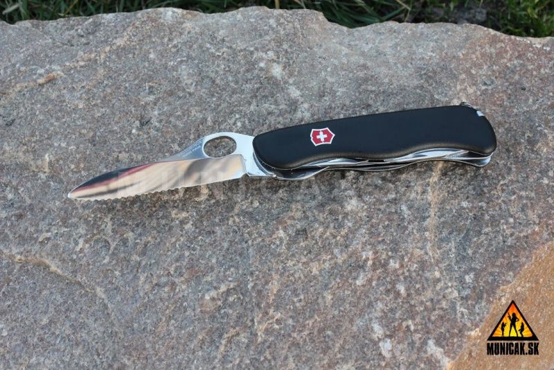 VICTORINOX Zatvárací nôž TRAILMASTER ONE HAND - čierny (0.8463.MW3)