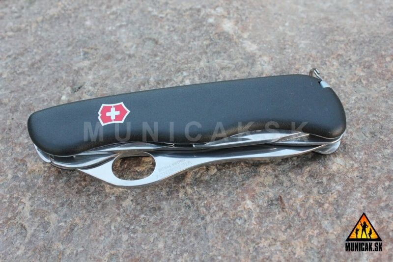 VICTORINOX Zatvárací nôž TRAILMASTER ONE HAND - čierny (0.8463.MW3)