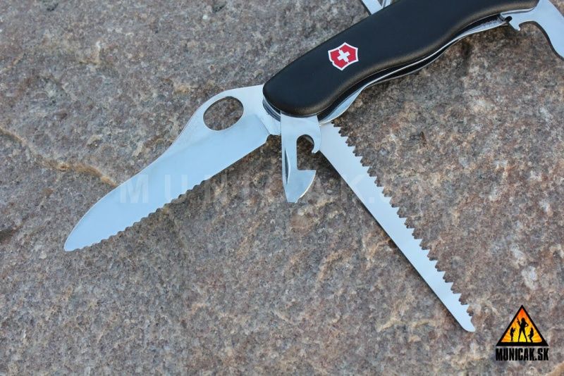 VICTORINOX Zatvárací nôž TRAILMASTER ONE HAND - čierny (0.8463.MW3)