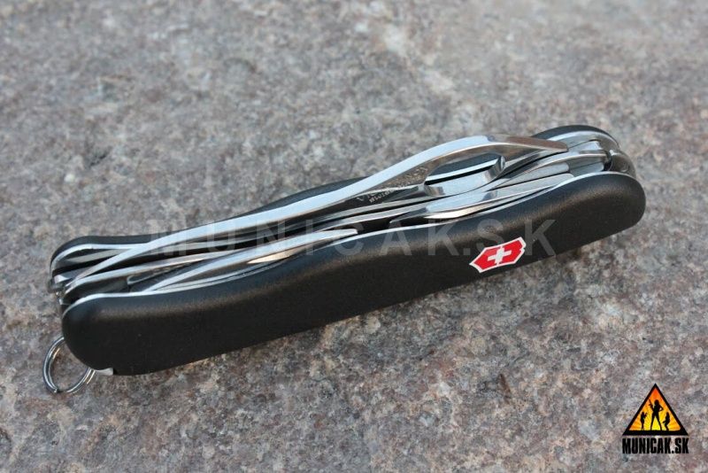 VICTORINOX Zatvárací nôž TRAILMASTER ONE HAND - čierny (0.8463.MW3)