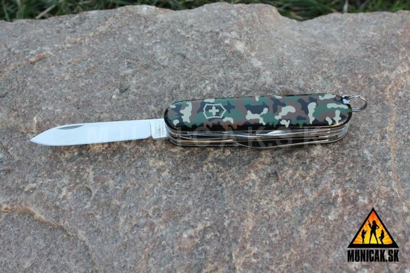 VICTORINOX Zatvárací nôž HUNTSMAN - woodland camo (1.3713.94)