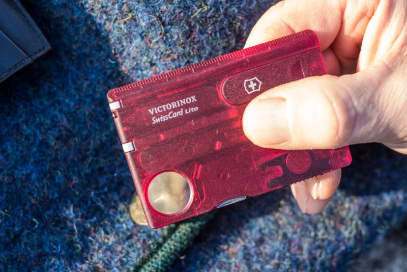 VICTORINOX SWISS CARD LITE - červená transparentná (0.7300.T)