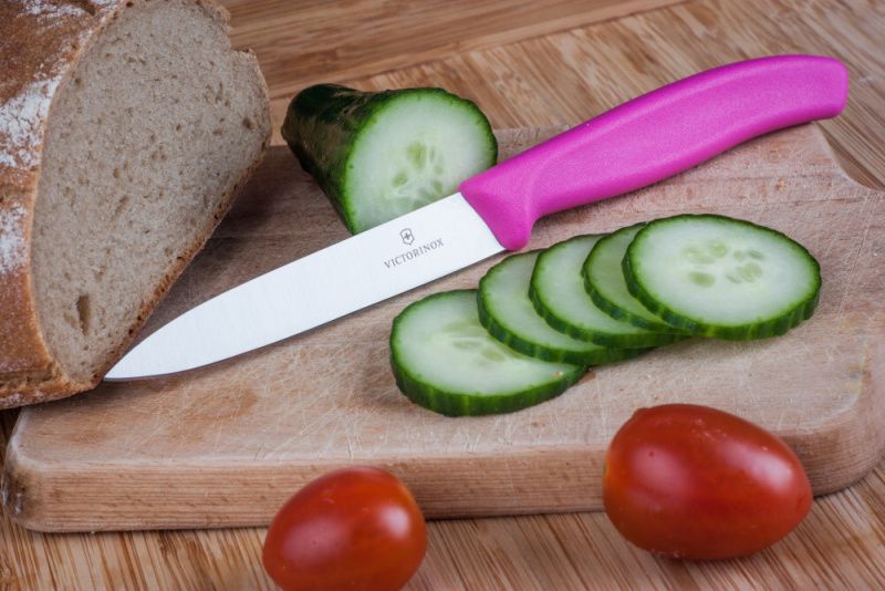 VICTORINOX Nôž na krájanie zeleniny SwissClassic 10cm hladké ostrie - ružový (6.7706.L115)