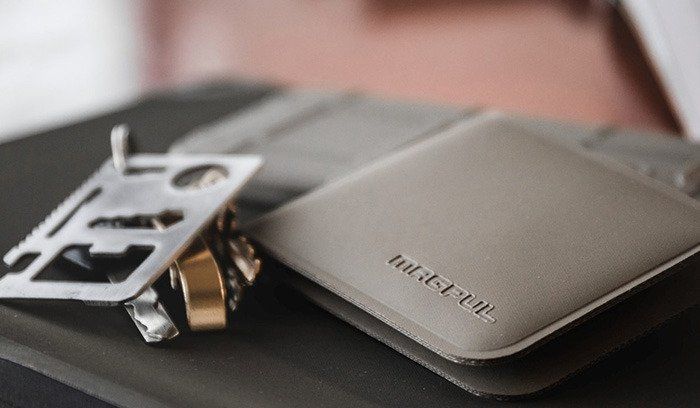 MAGPUL Peňaženka DAKA Bifold - flat dark earth (MAG906)