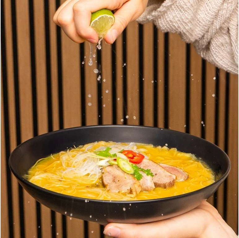 EXPRES MENU Khao Soi rezancová polievka s kačacím mäsom 330g