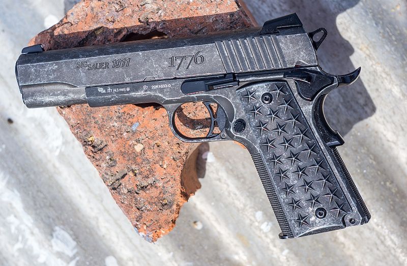 SIG SAUER Vzduchová pištoľ CO2 1911 We The People 4,5mm (SIG008)