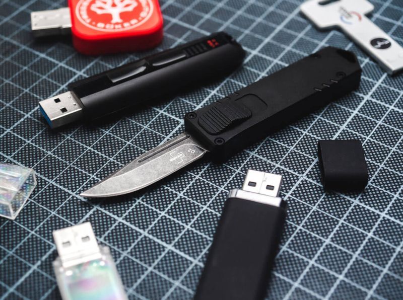 BOKER Plus Zatvárací nôž USB OTF - čierny