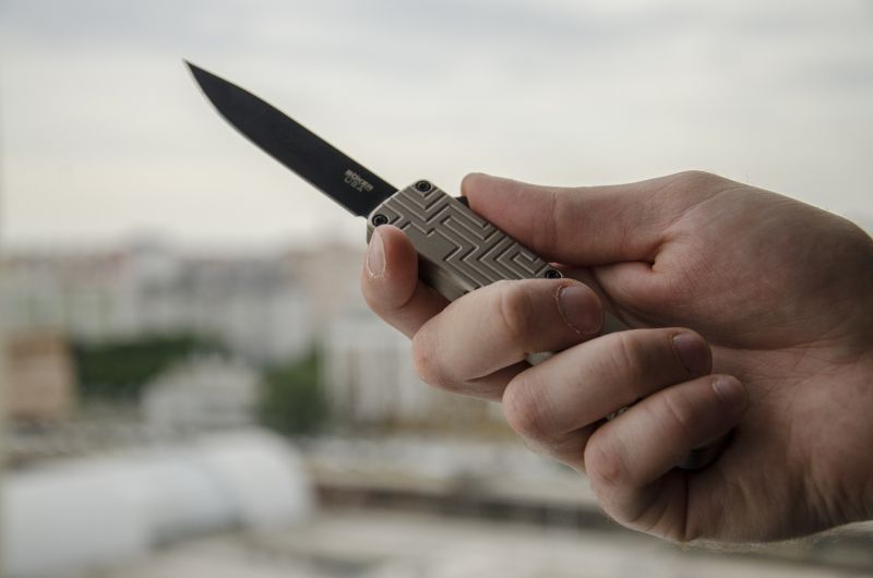 BOKER Plus Zatvárací nôž OTF BLACKOUT - coyote