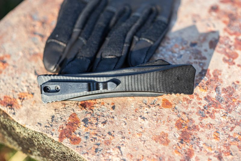 BOKER Plus Zatvárací nôž/vyskakovací Falcon Auto OTF D2 2.0 - čierny