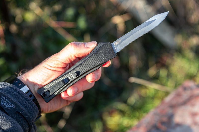 BOKER Plus Zatvárací nôž/vyskakovací Falcon Auto OTF D2 2.0 - čierny