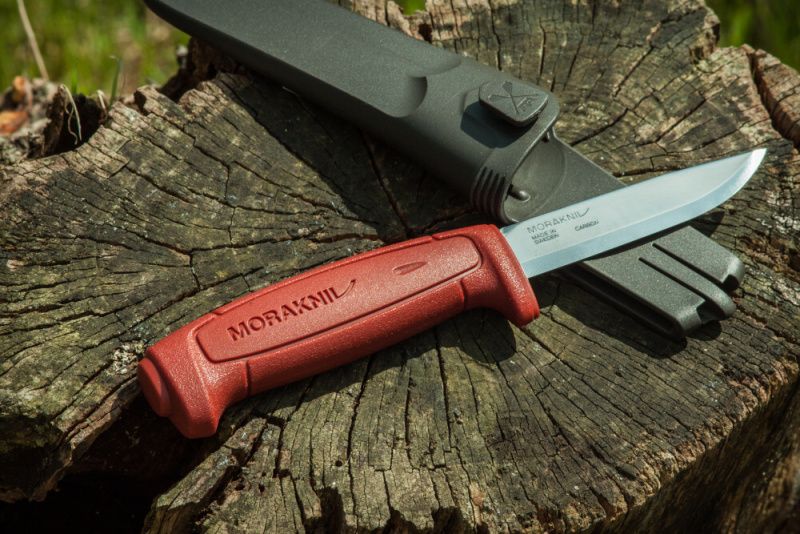 MORAKNIV Nôž s pevnou čepeľou BASIC 511 - Carbon Steel - červený (NZ-511-CS-25)