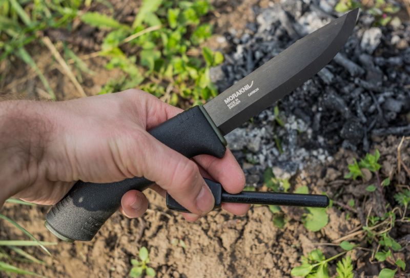 MORAKNIV Nôž s pevnou čepeľou Bushcraft Survival Black - Carbon Steel - čierny (NZ-BSS-CS-01)