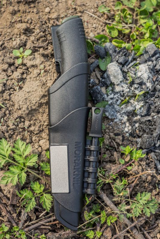 MORAKNIV Nôž s pevnou čepeľou Bushcraft Survival Black - Carbon Steel - čierny (NZ-BSS-CS-01)