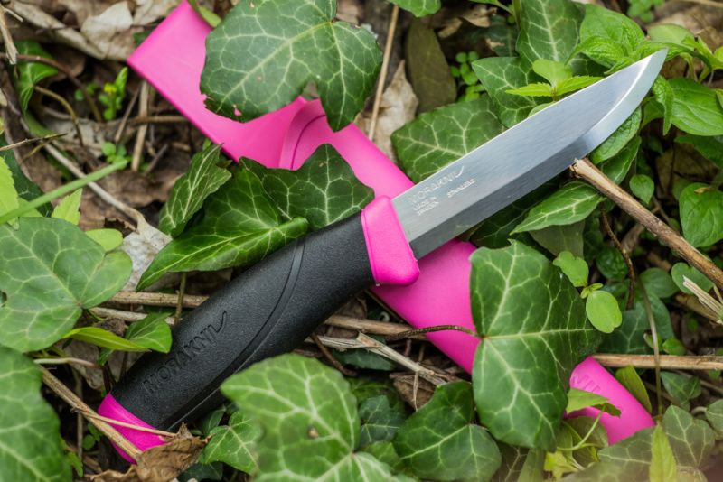 MORAKNIV Nôž s pevnou čepeľou Companion Cerise - Stainless Steel - ružový (NZ-CPN-SS-68)