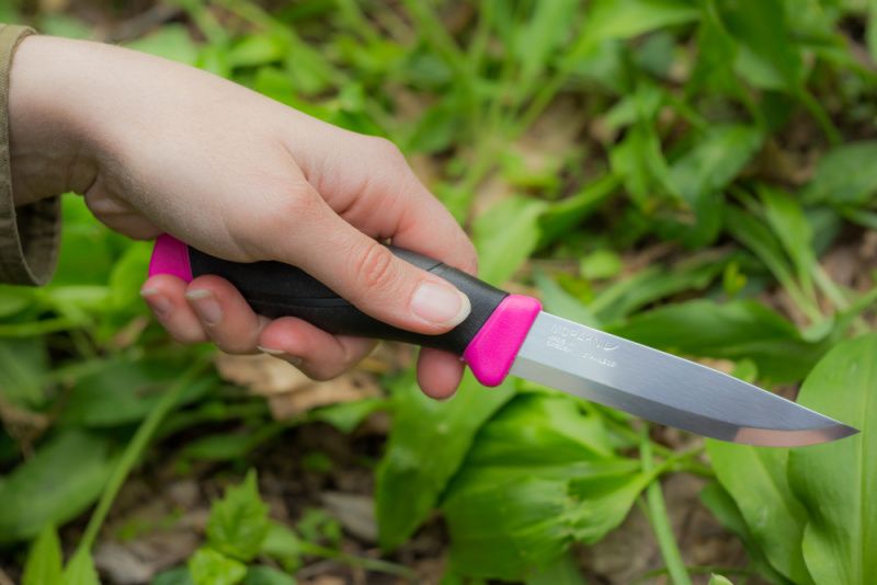 MORAKNIV Nôž s pevnou čepeľou Companion Cerise - Stainless Steel - ružový (NZ-CPN-SS-68)