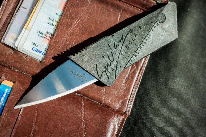 Cardsharp® Credit Card Folding Safety Knife, strieborný - strieborný (IS1)