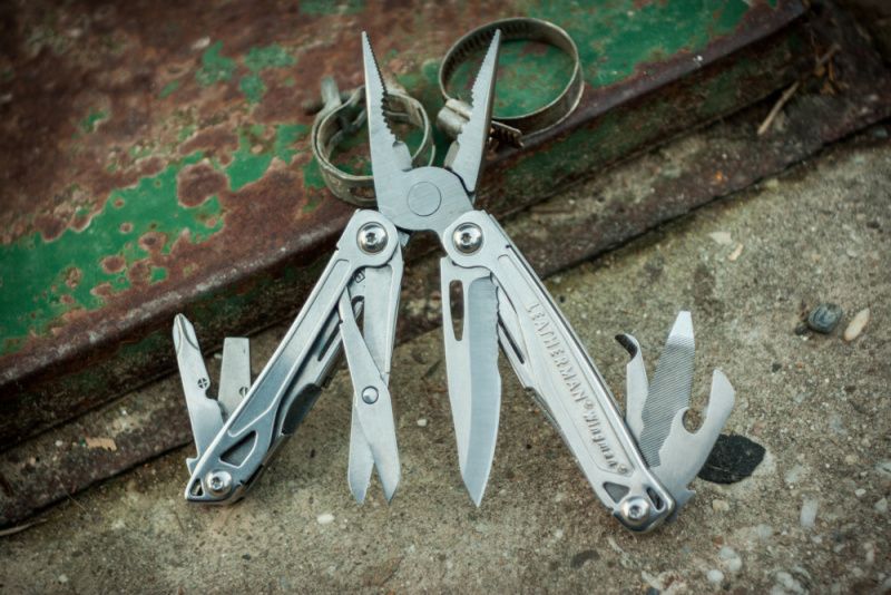 LEATHERMAN Multitool WINGMAN - strieborný (LTG831436)