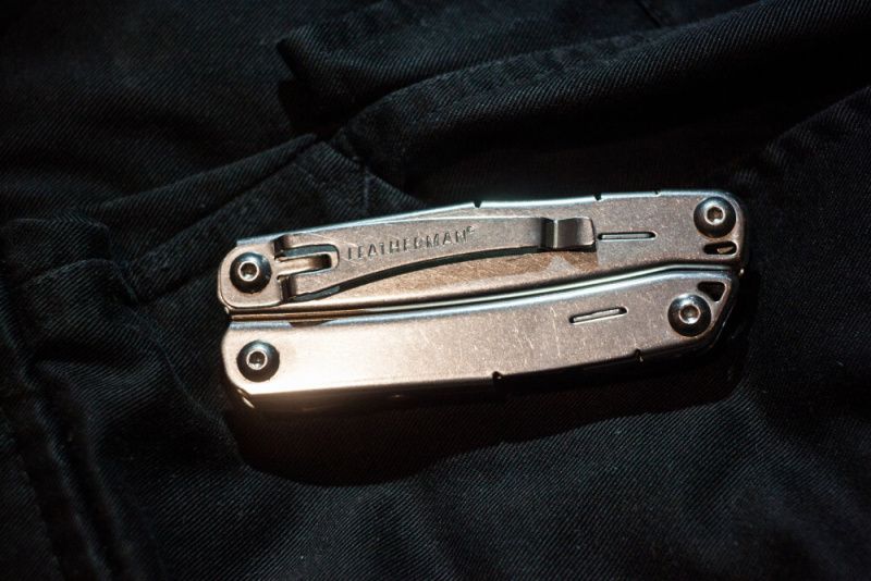 LEATHERMAN Multitool WINGMAN - strieborný (LTG831436)