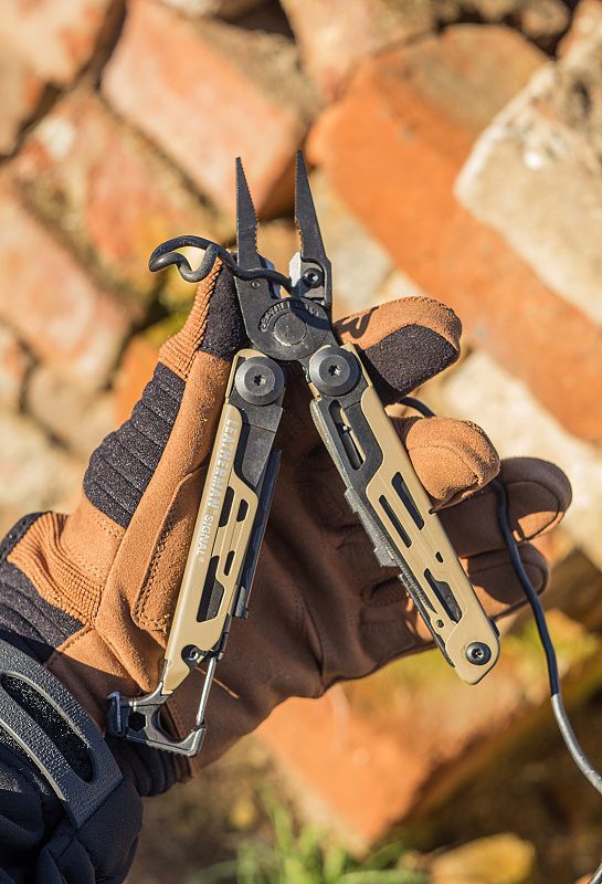 LEATHERMAN Multitool SIGNAL - coyote (LTG832404)