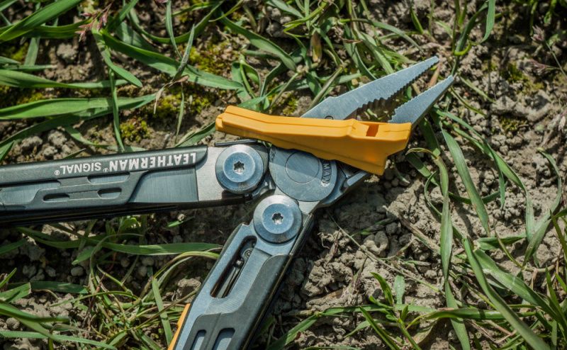 LEATHERMAN Multitool SIGNAL - strieborný (LTG832265)