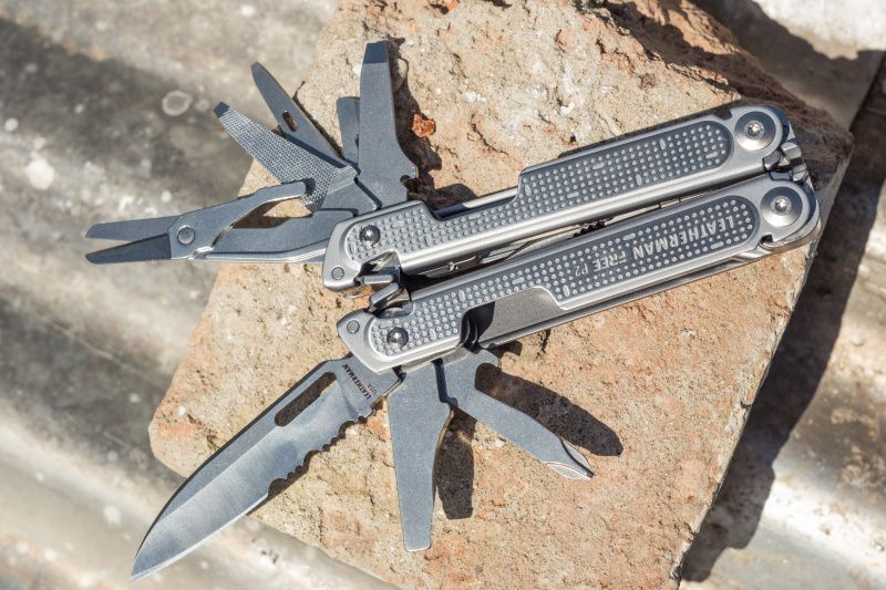 LEATHERMAN Multitool FREE P2 - strieborný (LTG832638)