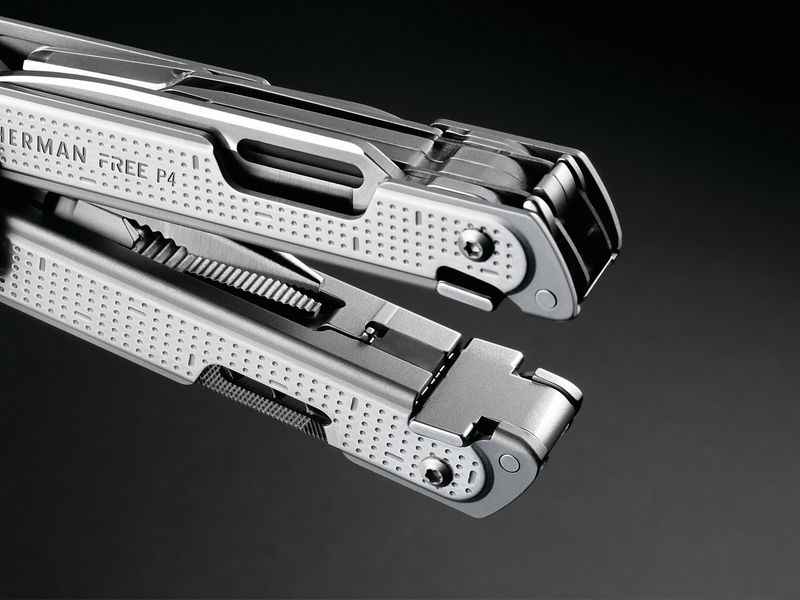 LEATHERMAN Multitool FREE P4 - strieborný (LTG832642)