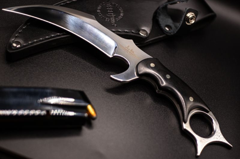 Hibben Nôž s pevnou čepeľou Karambit With Sheath (GH5054)