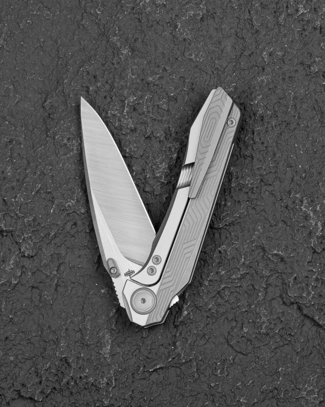 BESTECH Zatvárací nôž WET NELLIE ButtonFrameLock - dark bead blasted grey (BT2505B)