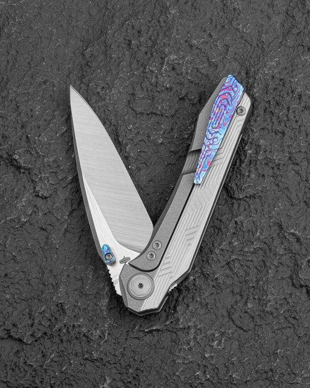 BESTECH Zatvárací nôž WET NELLIE ButtonFrameLock - bead blasted grey (BT2505E)